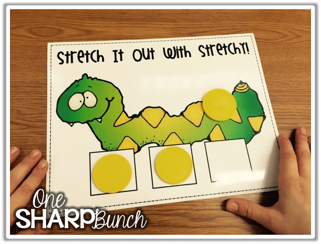 Phoneme segmentation & blending made easy with these tips and tricks for small group instruction! These are the perfect phonemic awareness activities for your guided reading lessons or literacy centers! Check out our color coded trick for teaching directionality and segmenting with CVC words!