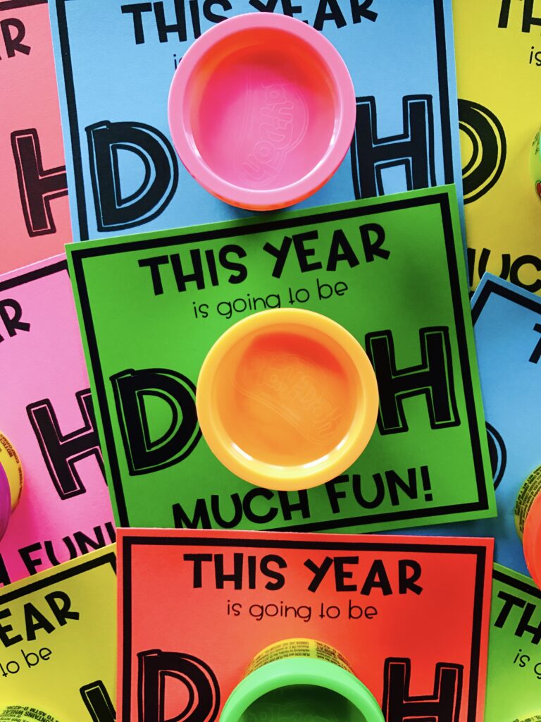 Play Doh is a simple and non-edible back to school gift for students! It’s perfect for meet the teacher and open house night, as well as for calming those first day of school jitters. Grab these FREE play dough gift tags for an affordable back to school student gift idea!