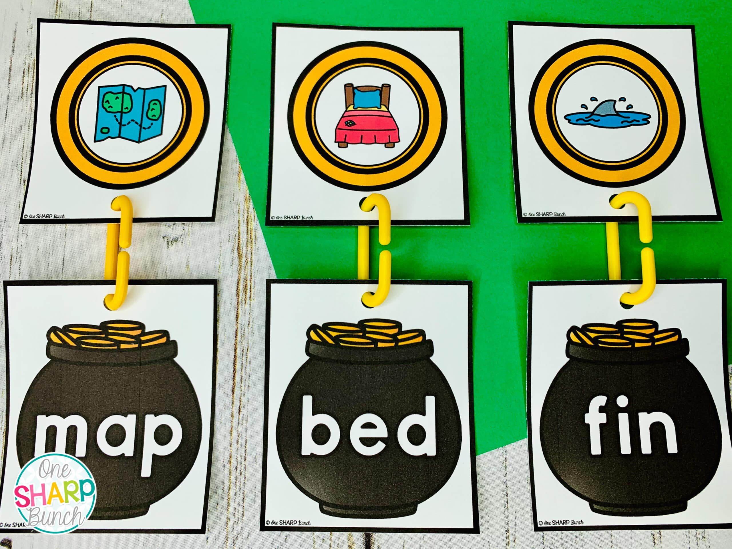 Strengthen fine motor skills with fine motor morning tubs! These 20 March fine motor activities also work well for math or literacy centers and use common Preschool and Kindergarten classroom supplies. Make your mornings a little less hectic with these spring fine motor activities and St. Patrick’s Day fine motor activities!