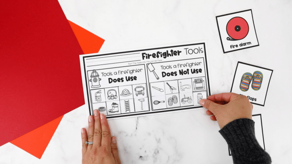 Celebrate Fire Safety Week with this adorable fire truck craft, which integrates literacy! Use the fire safety emergent reader and pocket chart sentences, as well as the labeling activity, to practice beginning sounds, sight word recognition and building sentences.