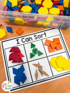 Keep student engagement high while fostering independence with these 10 must-know teaching tips for managing kindergarten centers! Learn how to organize your kindergarten centers, how to group students for centers, as well as routines and procedures for kindergarten centers. These classroom management tips for centers will help eliminate student behaviors, keep early finishers on task and allow students to be engaged during math centers and literacy centers. Learn the kindergarten center tips!