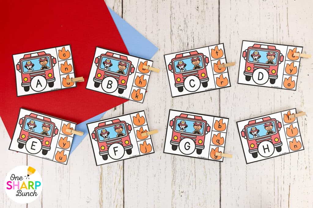 Explore 20 fine motor activities for October designed for kindergarten morning work, kindergarten centers, and early finishers with easy, hands-on fall themes. These fine motor morning tubs for kindergarten allow students to work on CVC words, beginning sounds, rhyming words and letter recognition. They also work on 2D shapes, nonstandard measurement, subitizing, 1:1 counting, and ten frames with the fall math activities. Learn more about these fall fine motor activities, here!
