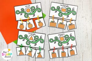 Explore 20 fine motor activities for October designed for kindergarten morning work, kindergarten centers, and early finishers with easy, hands-on fall themes. These fine motor morning tubs for kindergarten allow students to work on CVC words, beginning sounds, rhyming words and letter recognition. They also work on 2D shapes, nonstandard measurement, subitizing, 1:1 counting, and ten frames with the fall math activities. Learn more about these fall fine motor activities, here!