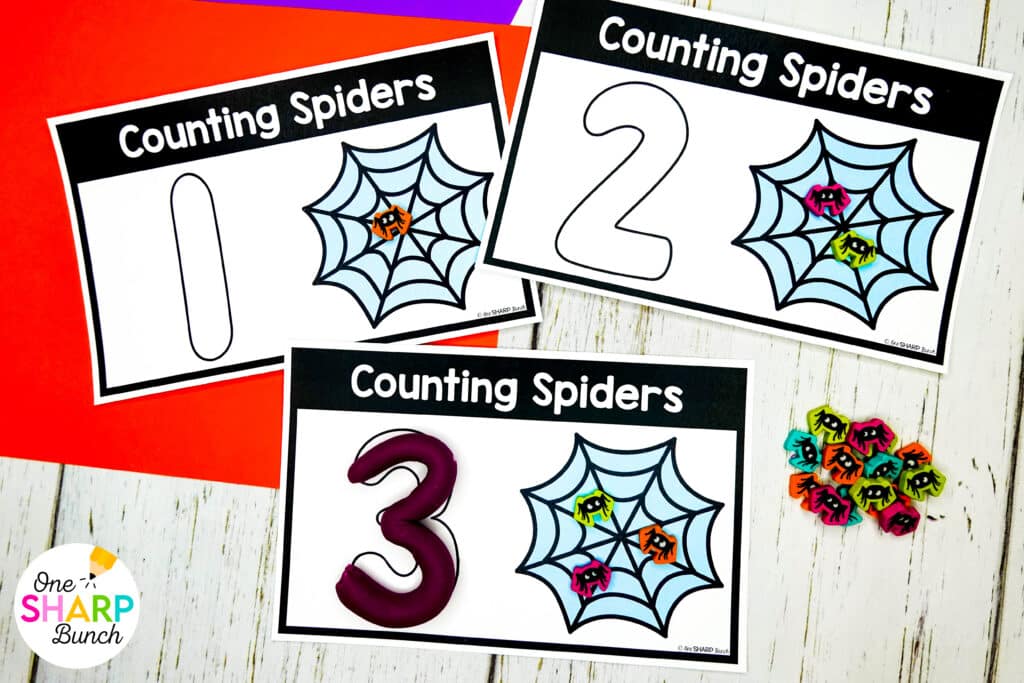 Explore 20 fine motor activities for October designed for kindergarten morning work, kindergarten centers, and early finishers with easy, hands-on fall themes. These fine motor morning tubs for kindergarten allow students to work on CVC words, beginning sounds, rhyming words and letter recognition. They also work on 2D shapes, nonstandard measurement, subitizing, 1:1 counting, and ten frames with the fall math activities. Learn more about these fall fine motor activities, here!