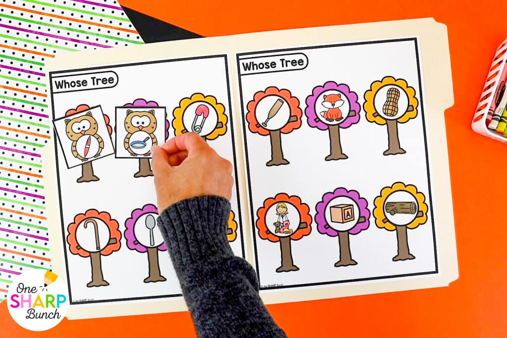 Keep students engaged all October long with these October early finisher activities! Perfect for fast finishers, these hands-on fast finisher activities provide meaningful skill practice while building independence. Easily add them to your centers for kindergarten, kindergarten centers, morning tubs, or morning work for simple, low-prep fall activities students can complete independently!