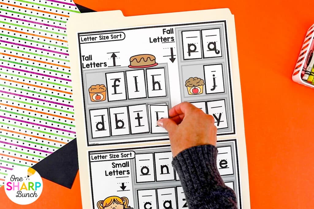 Keep students engaged all October long with these October early finisher activities! Perfect for fast finishers, these hands-on fast finisher activities provide meaningful skill practice while building independence. Easily add them to your centers for kindergarten, kindergarten centers, morning tubs, or morning work for simple, low-prep fall activities students can complete independently!