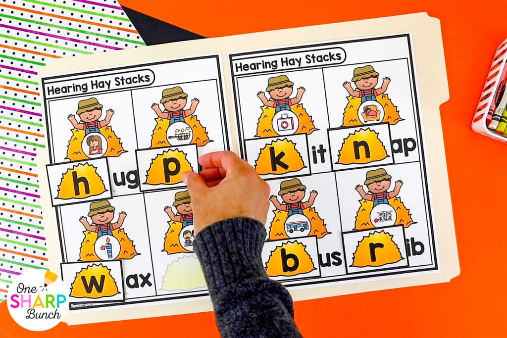 Keep students engaged all October long with these October early finisher activities! Perfect for fast finishers, these hands-on fast finisher activities provide meaningful skill practice while building independence. Easily add them to your centers for kindergarten, kindergarten centers, morning tubs, or morning work for simple, low-prep fall activities students can complete independently!