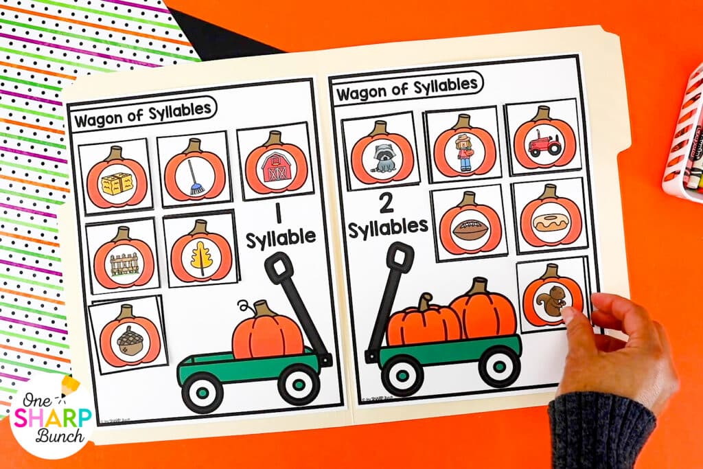 Keep students engaged all October long with these October early finisher activities! Perfect for fast finishers, these hands-on fast finisher activities provide meaningful skill practice while building independence. Easily add them to your centers for kindergarten, kindergarten centers, morning tubs, or morning work for simple, low-prep fall activities students can complete independently!