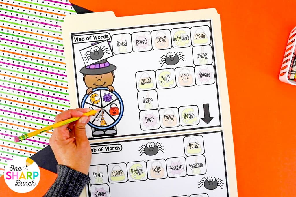 Keep students engaged all October long with these October early finisher activities! Perfect for fast finishers, these hands-on fast finisher activities provide meaningful skill practice while building independence. Easily add them to your centers for kindergarten, kindergarten centers, morning tubs, or morning work for simple, low-prep fall activities students can complete independently!