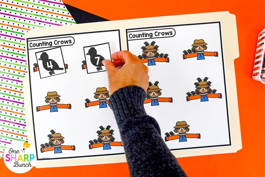 Keep students engaged all October long with these October early finisher activities! Perfect for fast finishers, these hands-on fast finisher activities provide meaningful skill practice while building independence. Easily add them to your centers for kindergarten, kindergarten centers, morning tubs, or morning work for simple, low-prep fall activities students can complete independently!
